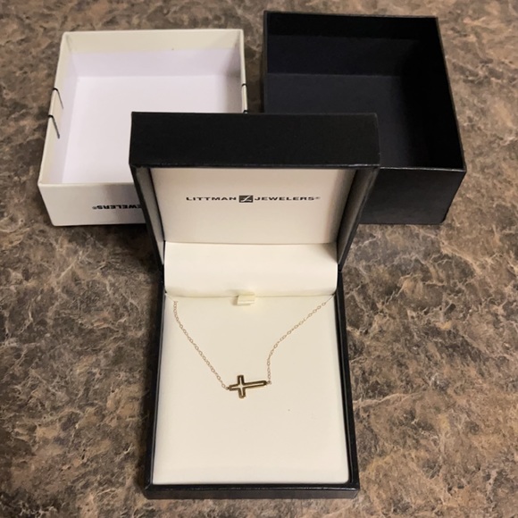 Littman Jewelers small gold cross chain. - Picture 1 of 4